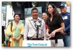 Guillermo Grefa (center) with Maria Ramos (R) of Rainforest Action Network  -> Click to enlarge